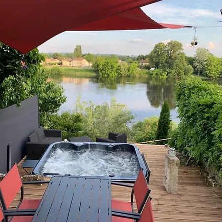 Holiday home Maison Cocoon Avec Jacuzzi Prive Vue Dordogne Castillon-la-Bataille
